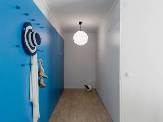 Caminha Refurbishment, Tiago do Vale Arquitectos Tiago do Vale Arquitectos Eclectic style corridor, hallway & stairs MDF