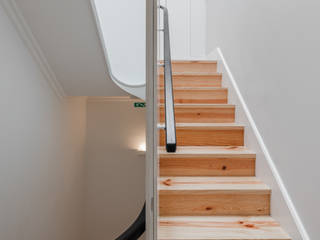 D. João IV, Pedro Ferreira Architecture Studio Lda Pedro Ferreira Architecture Studio Lda Minimalist corridor, hallway & stairs White