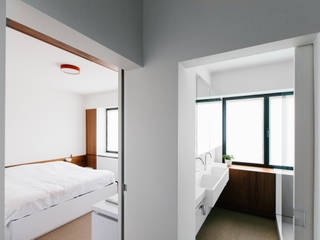 Interieur en tuin met een vleugje notelaar, studio k interieur en landschapsarchitecten studio k interieur en landschapsarchitecten Modern Bedroom