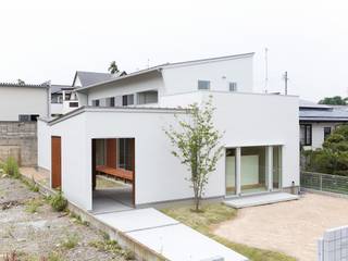 中庭のある白い家, TKD-ARCHITECT TKD-ARCHITECT Casas estilo moderno: ideas, arquitectura e imágenes