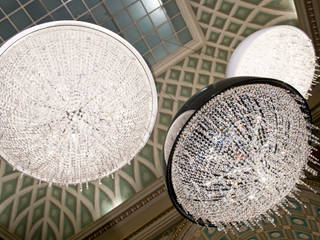 Ozero crystal chandelier composition in the Hungarian Art Gallery, Manooi Manooi Espaços comerciais