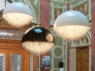 Ozero crystal chandelier composition in the Hungarian Art Gallery, Manooi Manooi Espaços comerciais