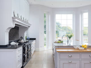 Frensham, Lewis Alderson Lewis Alderson Classic style kitchen