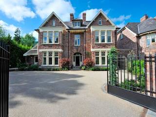 Pair complimentary salvaged brick finished dwellings, Des Ewing Residential Architects Des Ewing Residential Architects Klassieke huizen