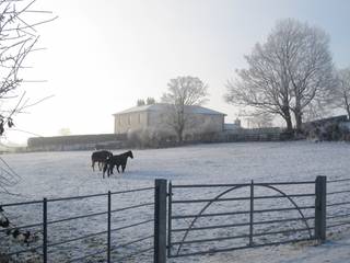 A frosty morning at this Neo-Geogian country house set in an idyllic Irish landscape, Des Ewing Residential Architects Des Ewing Residential Architects Будинки