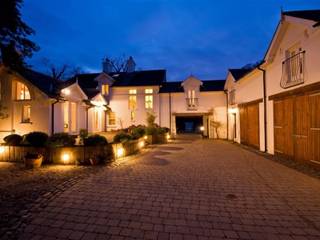 Gentleman's Residence with Bridge Linking into Existing Restored Coach House, Des Ewing Residential Architects Des Ewing Residential Architects Klassieke huizen