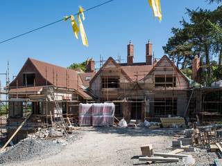 Arts and Crafts style home for a Surrey client., Des Ewing Residential Architects Des Ewing Residential Architects Rustieke huizen