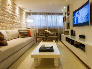 Apartamento com personalidade em Maceió Alagoas, Cris Nunes Arquiteta Cris Nunes Arquiteta クラシックデザインの リビング