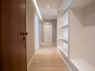 Apart. C4, MmArchi. I Monica Maraspin Architetto MmArchi. I Monica Maraspin Architetto Modern Corridor, Hallway and Staircase Wood Wood effect
