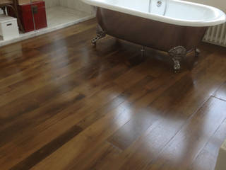 Antique Oak floors, The British Wood Flooring Company The British Wood Flooring Company Baños de estilo clásico