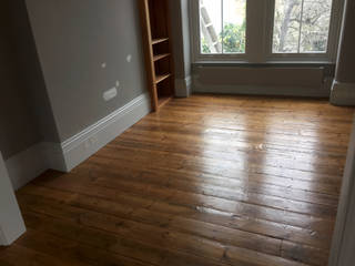 Reclaimed Pine floorboards, The British Wood Flooring Company The British Wood Flooring Company Salones clásicos