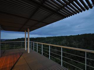 Sh-house, 仲間郁代建築設計事務所株式会社（英名：IKUYO NAKAMA ARCHITECT ＆ ASSOCIATES） 仲間郁代建築設計事務所株式会社（英名：IKUYO NAKAMA ARCHITECT ＆ ASSOCIATES） Varandas, marquises e terraços modernos