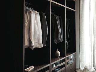 Ideal Walk in Closet , Kleiderhaus ltd Kleiderhaus ltd モダンスタイルの寝室