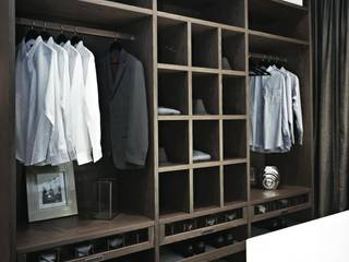 Ideal Walk in Closet , Kleiderhaus ltd Kleiderhaus ltd モダンスタイルの寝室