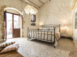 Relooking per un dammuso nella Val di Noto., Boite Maison Boite Maison Mediterranean style bedroom