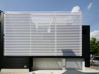 ランボルギーニと暮らす家, Kenji Yanagawa Architect and Associates Kenji Yanagawa Architect and Associates 白色