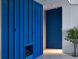 Vivid Color 重彩, 水相設計 Waterfrom Design 水相設計 Waterfrom Design Minimalist corridor, hallway & stairs