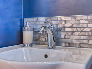 Broadway Estates Kitchen and Powder Room , Studio Design LLC Studio Design LLC Classic style bathroom
