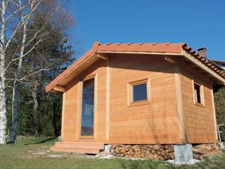 Construction d'une chambre d'amis : chalet en douglas., Atelier Bois Dlilio Atelier Bois Dlilio Modern Bedroom Solid Wood Multicolored