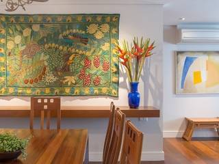 Apartamento Itaim Bibi/SP, Renata Romeiro Interiores Renata Romeiro Interiores Ruang Makan Modern Kayu White
