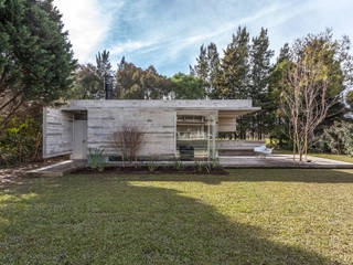 Pabellón Casa Torcuato, Besonías Almeida arquitectos Besonías Almeida arquitectos Moderne Häuser Beton