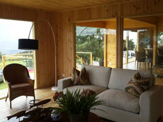 Vivienda suburbana en madera, Taller de Ensamble SAS Taller de Ensamble SAS Moderne Wohnzimmer Holz Holznachbildung