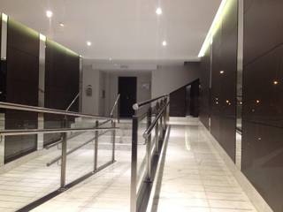 Architectural barriers (Pamplona), XTid Associates XTid Associates Classic corridor, hallway & stairs Wood-Plastic Composite Black