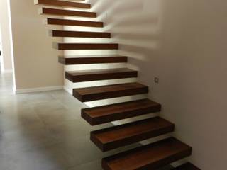 Detached House (Zaragoza), XTid Associates XTid Associates Modern corridor, hallway & stairs Wood Wood effect