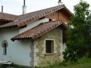 Sustainable Houses (Navarra), XTid Associates XTid Associates Rustykalne domy Biały