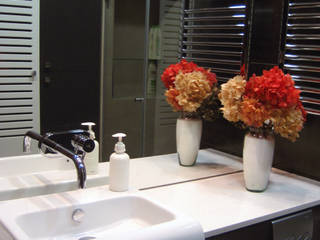 Shower room, Sink area. XTid Associates Classic style bathroom Shower room,sink,bathroom,floating WC,glass screen,mirrored walls,niche,recess,towel radiator,wardrobe,thermostatic,thermostatic