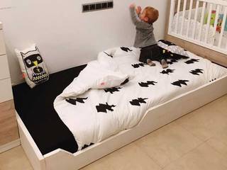 Cama infantil de madera palets método Montessori, Mind Made - Muebles hechos con Palets Mind Made - Muebles hechos con Palets Детская комната в стиле лофт Твердая древесина Многоцветный