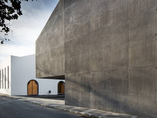 Arquipélago- Centro de Artes Contemporâneas dos Açores, Menos é Mais - Arquitectos Associados Menos é Mais - Arquitectos Associados Puertas y ventanas de estilo moderno