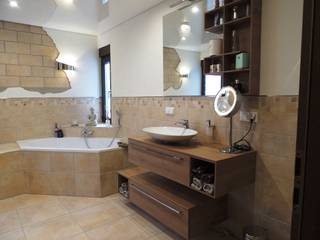Urlaubsfeeling im Badezimmer mit mediterranem Flair, Bad Campioni Bad Campioni Mediterranean style bathrooms