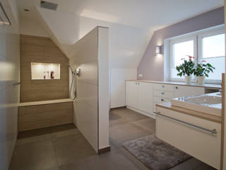 Altersgerechter Badumbau, Höltkemeier InnenArchitektur Höltkemeier InnenArchitektur Modern style bathrooms