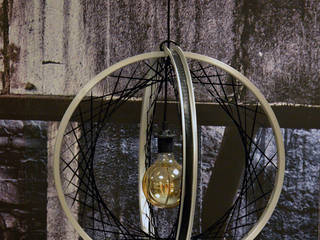 Lampa Globe, Bikes Bazaar Bikes Bazaar Industrial style media rooms Aluminium/Zinc