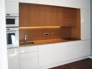 Residenza 015 Bologna, Architetto Luigi Pizzuti Architetto Luigi Pizzuti Moderne Küchen Holz Weiß