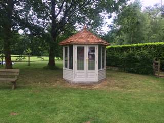 Windsor Summerhouse, Chelsea Summerhouses Ltd Chelsea Summerhouses Ltd Jardins campestres Madeira Efeito de madeira