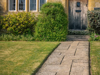 Home exteriors, Mark Hazeldine Photography Mark Hazeldine Photography Country style house Limestone