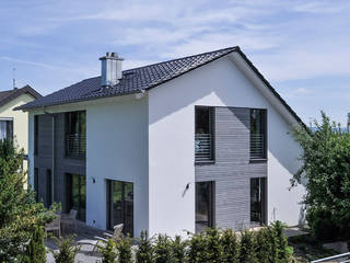 Augen auf beim Spaziergang! Durch Zufall zum Traumgrundstück., KitzlingerHaus GmbH & Co. KG KitzlingerHaus GmbH & Co. KG Moderne Häuser Holzwerkstoff Weiß