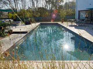Création villa avec piscine , Agence CréHouse Agence CréHouse Modern pool