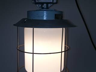 INDUSTRIAL LIGHT, INDUSTRIALHUNTERS INDUSTRIALHUNTERS Industrial style living room Iron/Steel