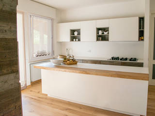 Kitchen and more, RI-NOVO RI-NOVO Кухня в стиле модерн Твердая древесина Белый