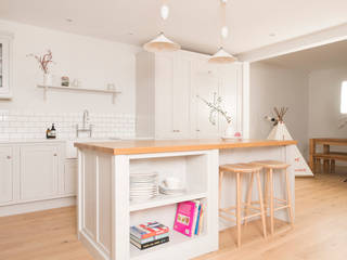 Plain and Simple, Chalkhouse Interiors Chalkhouse Interiors Kitchen Wood Wood effect
