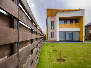 RBN house, Grynevich Architects Grynevich Architects Minimalistyczne domy Drewno O efekcie drewna