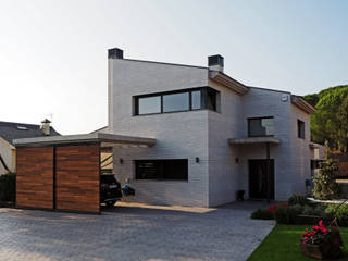 Vivienda en Sant Antoni de Vilamajor , Atres Arquitectes Atres Arquitectes Modern Houses Bricks White