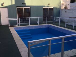 Baranda de proteccion para piscina, VETROLUX ABERTURAS VETROLUX ABERTURAS Piscinas de estilo moderno