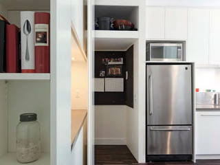 White Kitchen with Mahogany Wood Windows - Summerhill Ave, STUDIO Z STUDIO Z Modern style kitchen
