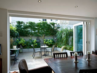 Small Romantic Patio Garden in Clapham, London, GreenlinesDesign Ltd GreenlinesDesign Ltd Garden