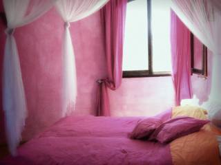 ☆ Casa ☆, Styled And Sold Vastgoedstyling Styled And Sold Vastgoedstyling Mediterranean style bedroom Pink