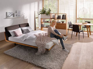 Bett SWING, Holzmanufaktur Stuttgart Holzmanufaktur Stuttgart 모던스타일 침실 솔리드 우드 멀티 컬러